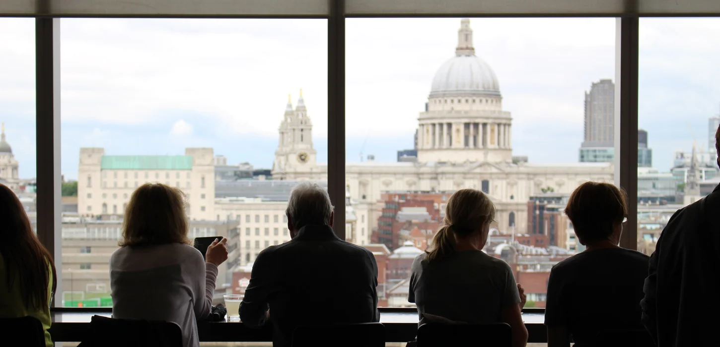 Peoples looking at St Pauls